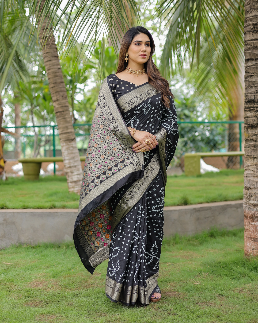 Saanjh Resham   Black