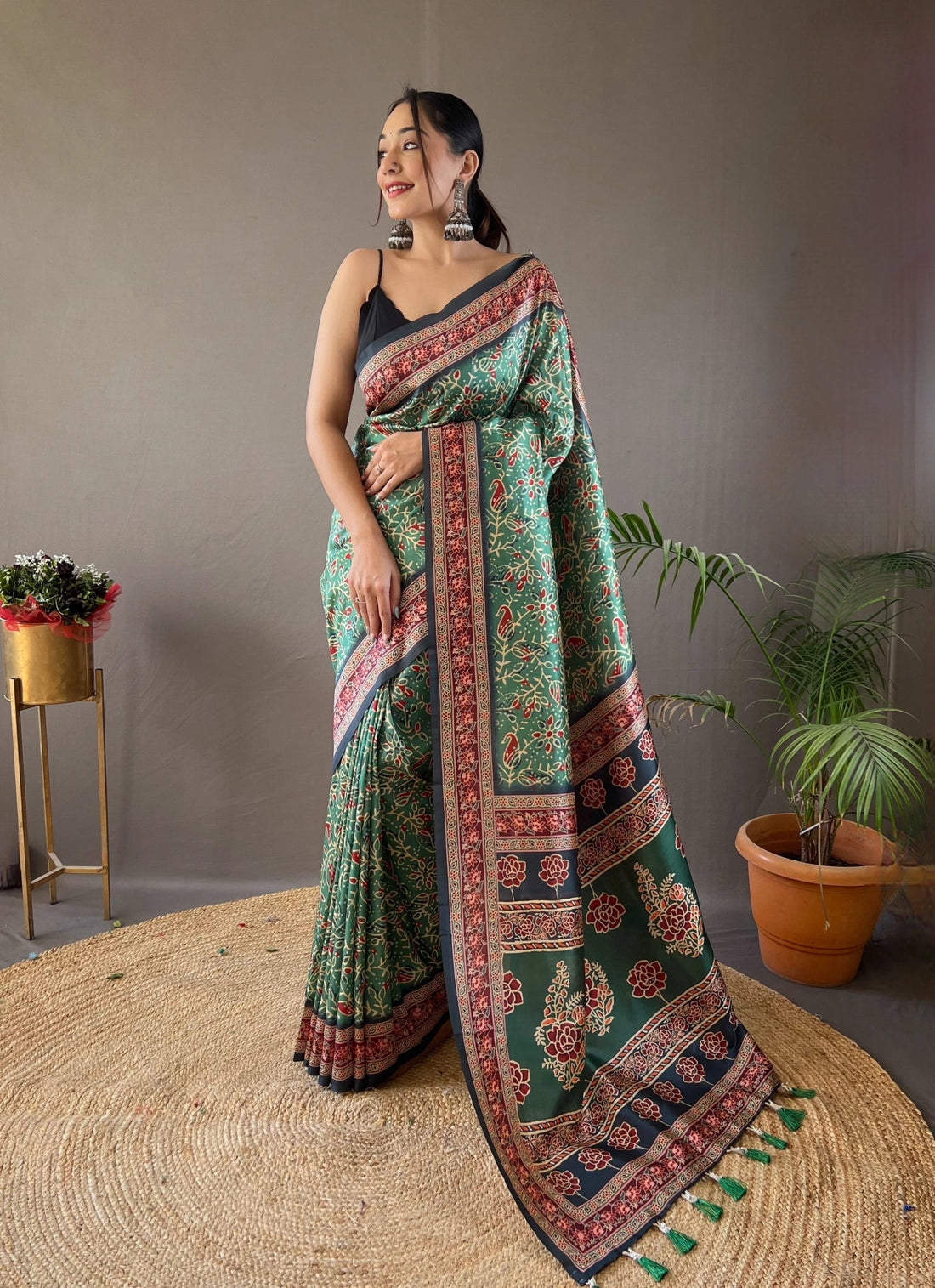 TheDailyLooms Pratham Patralekha - Green