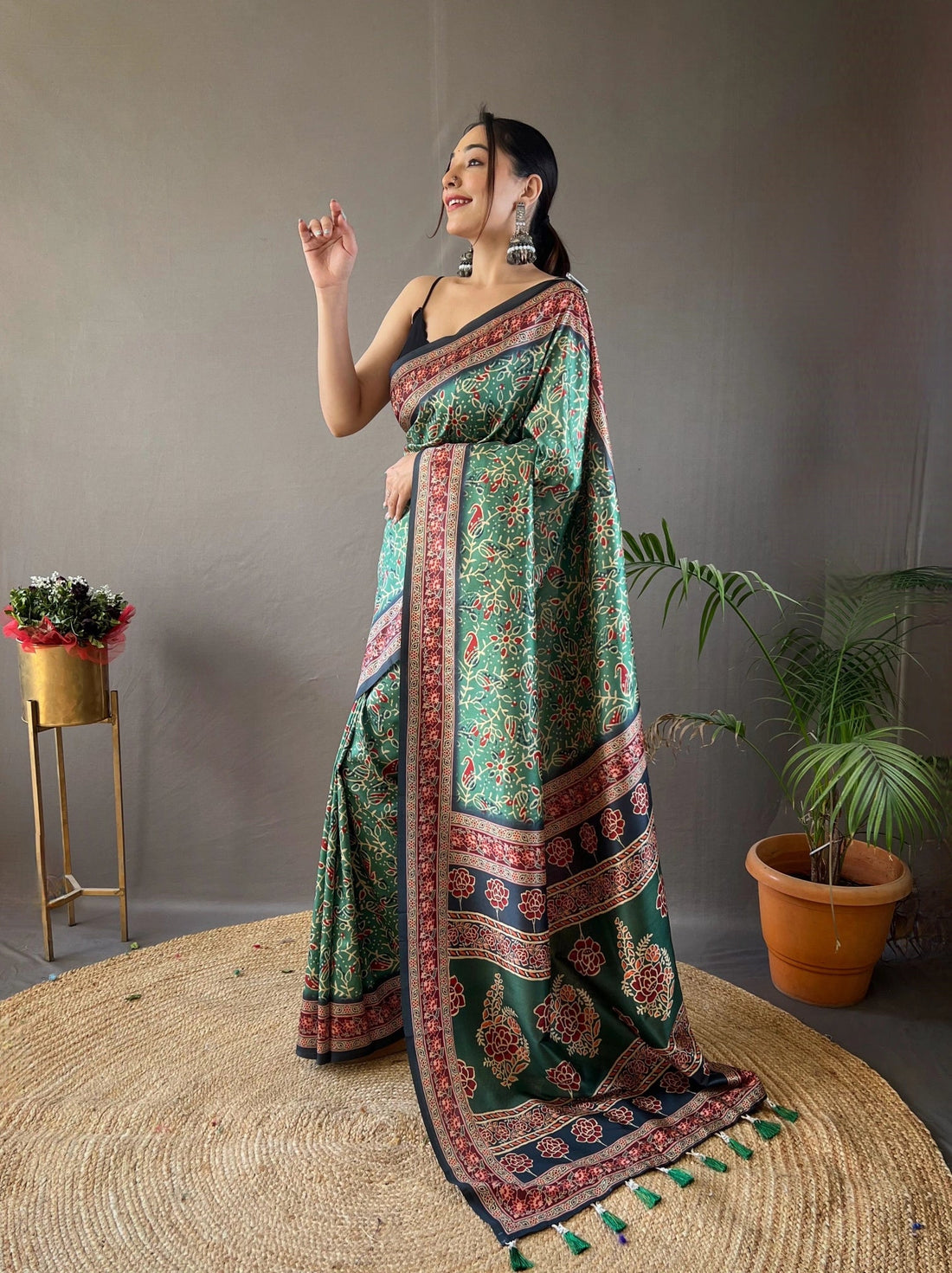 TheDailyLooms Pratham Patralekha - Green